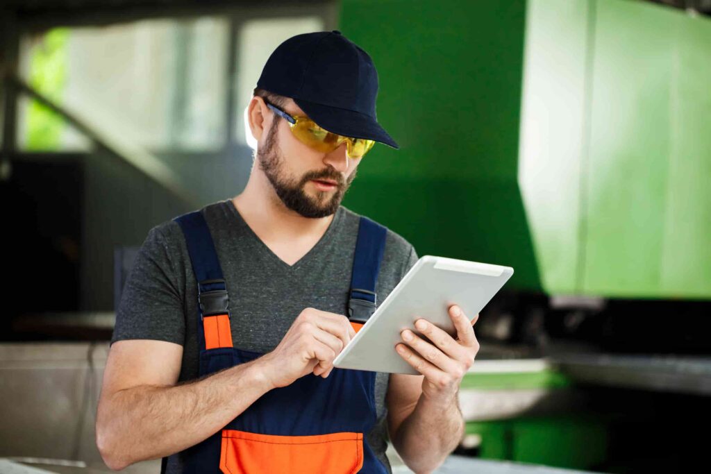 How to Improve and Track Field Technician Productivity