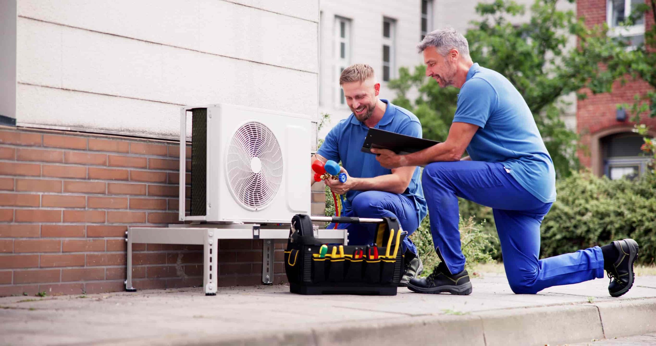 HVAC Scheduling Software with QuickBooks for Seamless Job-to-Invoice Workflow