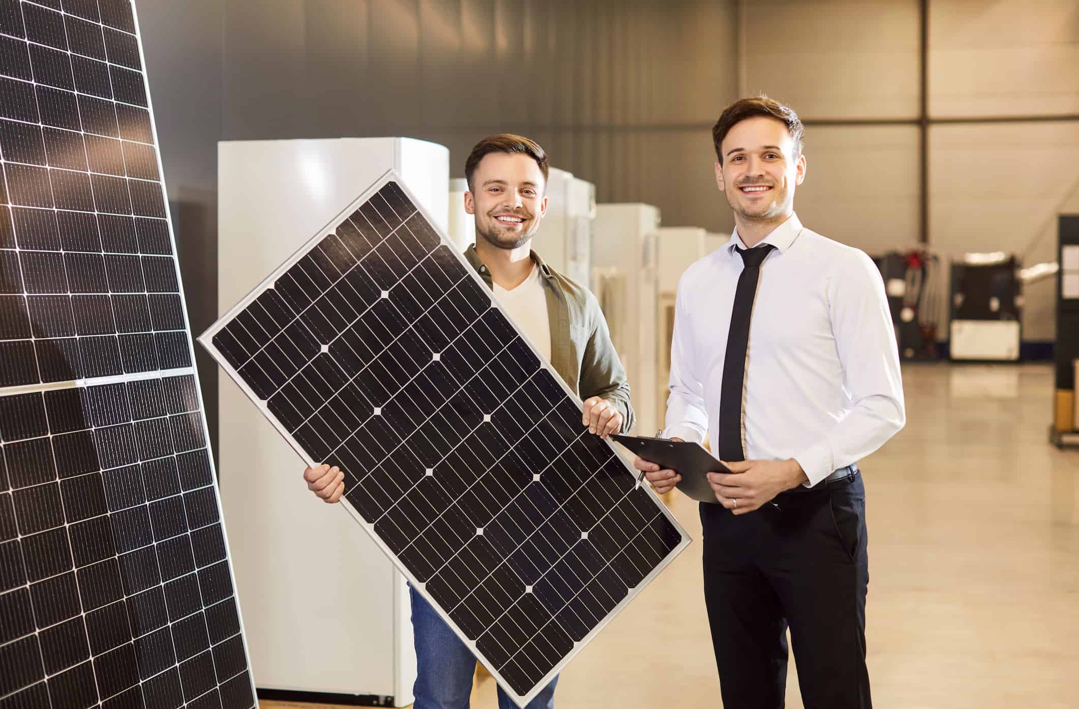 The Ultimate Guide to Solar Sales 2025: Strategies, Tools, and Pitches